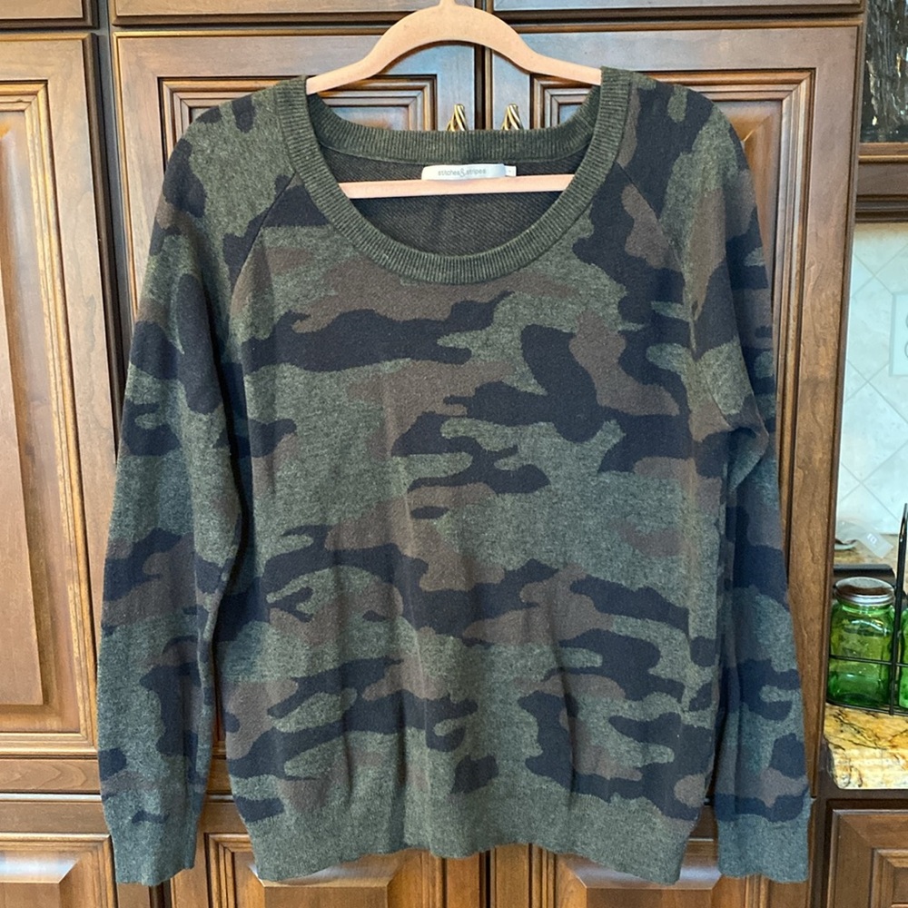 STITCHES & STRIPES Wynona Scoop
Neck